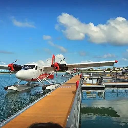 Warten auf das Wasserflugzeug